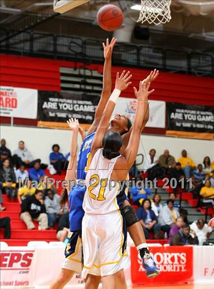 Thumbnail 2 in Santa Clara vs. St. Bernard (CIF SoCal D5 Regional Final) photogallery.