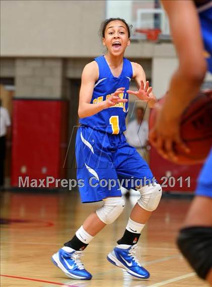 Thumbnail 3 in Santa Clara vs. St. Bernard (CIF SoCal D5 Regional Final) photogallery.