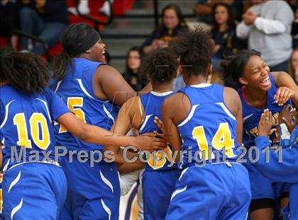 Thumbnail 3 in Santa Clara vs. St. Bernard (CIF SoCal D5 Regional Final) photogallery.