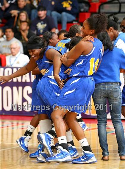 Thumbnail 1 in Santa Clara vs. St. Bernard (CIF SoCal D5 Regional Final) photogallery.
