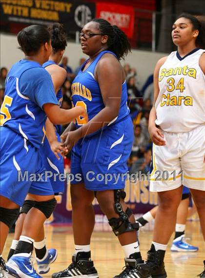 Thumbnail 3 in Santa Clara vs. St. Bernard (CIF SoCal D5 Regional Final) photogallery.