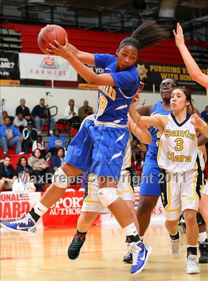 Thumbnail 3 in Santa Clara vs. St. Bernard (CIF SoCal D5 Regional Final) photogallery.