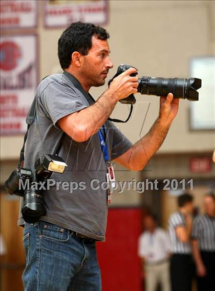 Thumbnail 3 in Santa Clara vs. St. Bernard (CIF SoCal D5 Regional Final) photogallery.