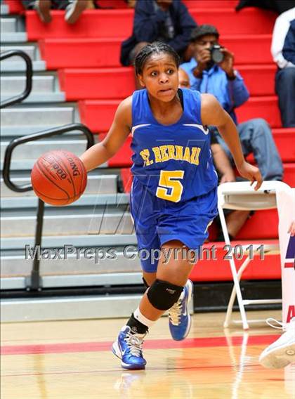 Thumbnail 2 in Santa Clara vs. St. Bernard (CIF SoCal D5 Regional Final) photogallery.