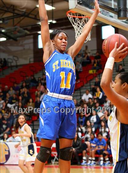 Thumbnail 3 in Santa Clara vs. St. Bernard (CIF SoCal D5 Regional Final) photogallery.