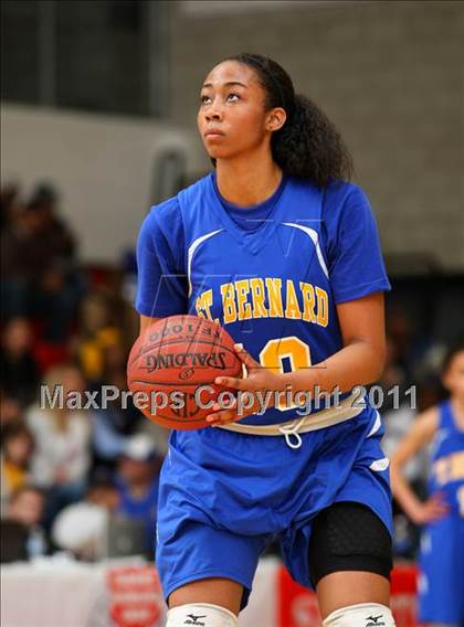 Thumbnail 2 in Santa Clara vs. St. Bernard (CIF SoCal D5 Regional Final) photogallery.