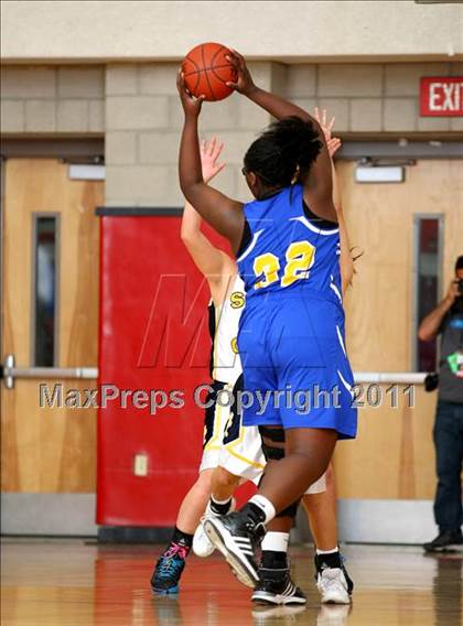 Thumbnail 2 in Santa Clara vs. St. Bernard (CIF SoCal D5 Regional Final) photogallery.