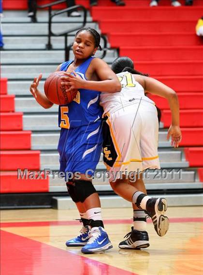 Thumbnail 2 in Santa Clara vs. St. Bernard (CIF SoCal D5 Regional Final) photogallery.