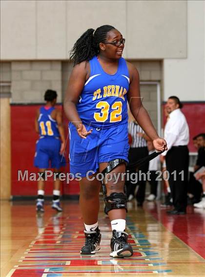 Thumbnail 2 in Santa Clara vs. St. Bernard (CIF SoCal D5 Regional Final) photogallery.
