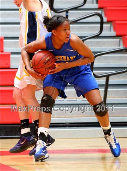 Thumbnail 2 in Santa Clara vs. St. Bernard (CIF SoCal D5 Regional Final) photogallery.