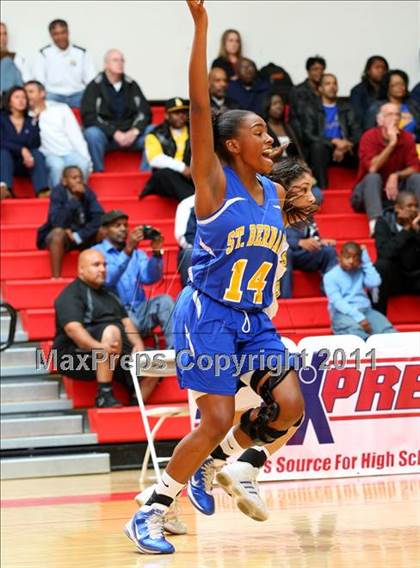 Thumbnail 3 in Santa Clara vs. St. Bernard (CIF SoCal D5 Regional Final) photogallery.