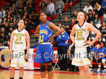 Thumbnail 2 in Santa Clara vs. St. Bernard (CIF SoCal D5 Regional Final) photogallery.
