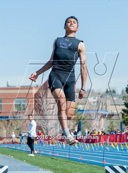 Thumbnail 3 in 2016 Mullen Runners Roost Invitational photogallery.