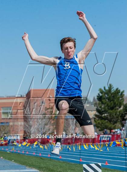 Thumbnail 3 in 2016 Mullen Runners Roost Invitational photogallery.