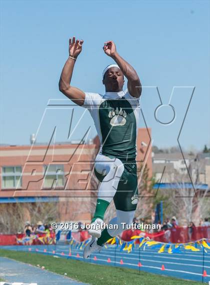 Thumbnail 1 in 2016 Mullen Runners Roost Invitational photogallery.