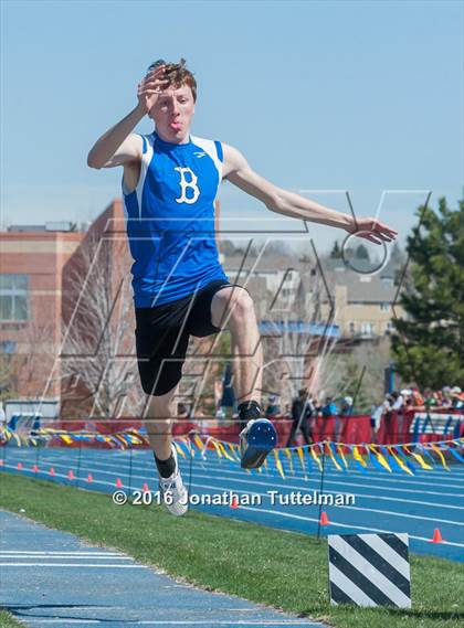 Thumbnail 3 in 2016 Mullen Runners Roost Invitational photogallery.