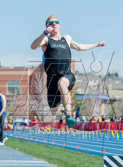 Thumbnail 1 in 2016 Mullen Runners Roost Invitational photogallery.