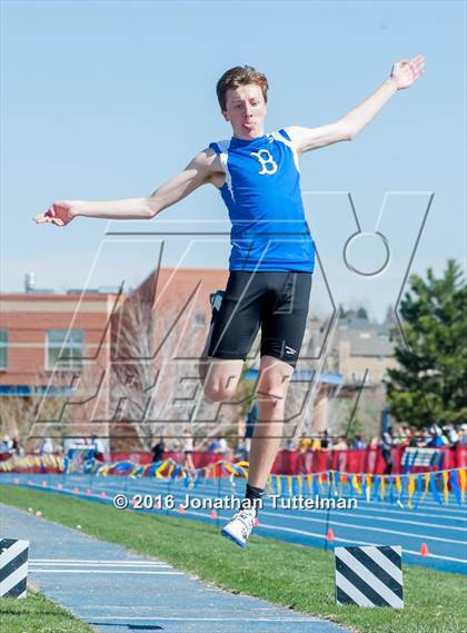 Thumbnail 1 in 2016 Mullen Runners Roost Invitational photogallery.