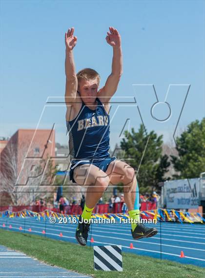 Thumbnail 3 in 2016 Mullen Runners Roost Invitational photogallery.