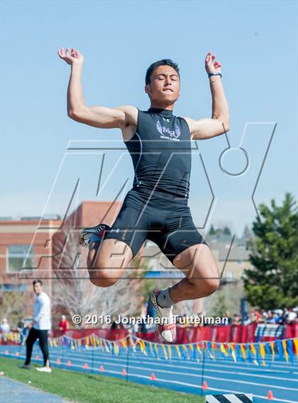 Thumbnail 2 in 2016 Mullen Runners Roost Invitational photogallery.