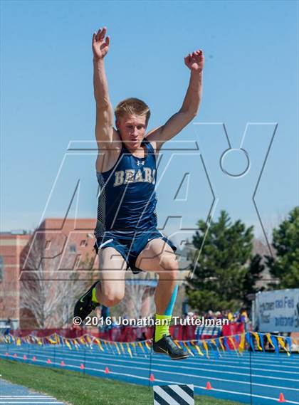 Thumbnail 1 in 2016 Mullen Runners Roost Invitational photogallery.