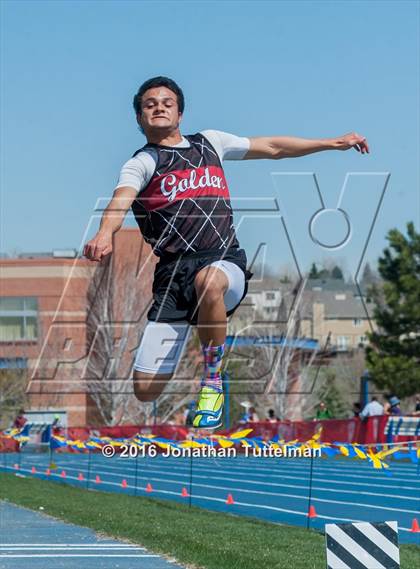 Thumbnail 1 in 2016 Mullen Runners Roost Invitational photogallery.