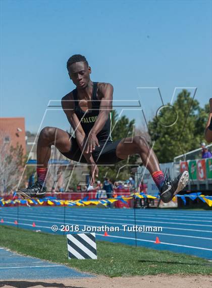 Thumbnail 3 in 2016 Mullen Runners Roost Invitational photogallery.