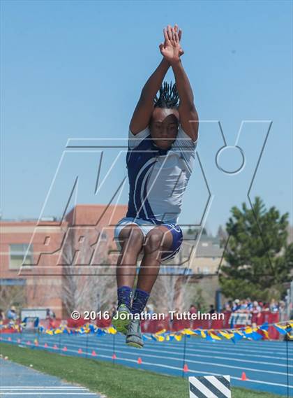 Thumbnail 1 in 2016 Mullen Runners Roost Invitational photogallery.