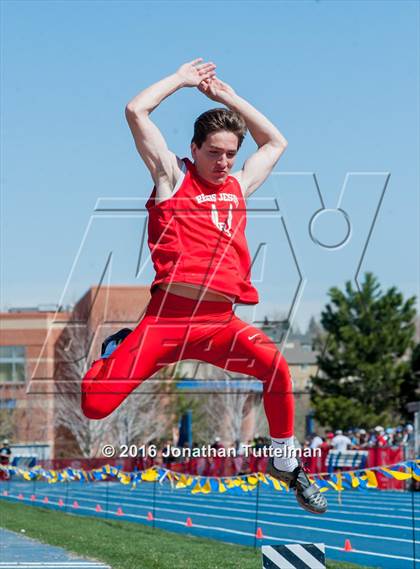 Thumbnail 2 in 2016 Mullen Runners Roost Invitational photogallery.