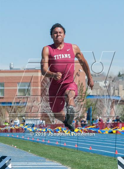 Thumbnail 1 in 2016 Mullen Runners Roost Invitational photogallery.