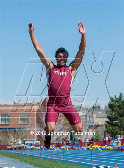 Thumbnail 1 in 2016 Mullen Runners Roost Invitational photogallery.