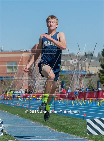 Thumbnail 1 in 2016 Mullen Runners Roost Invitational photogallery.