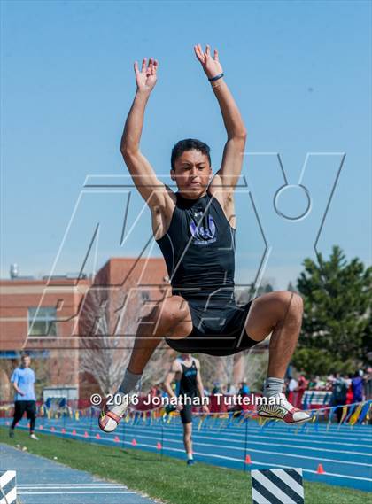 Thumbnail 1 in 2016 Mullen Runners Roost Invitational photogallery.