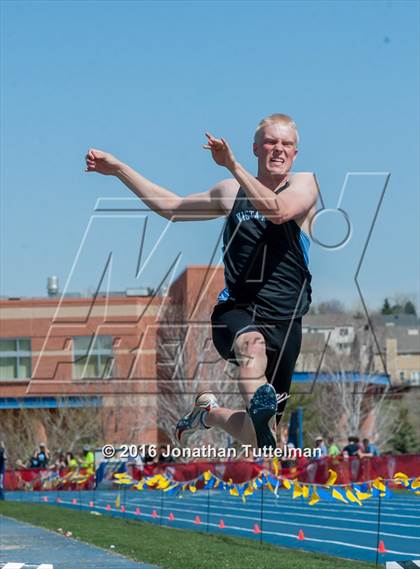 Thumbnail 2 in 2016 Mullen Runners Roost Invitational photogallery.