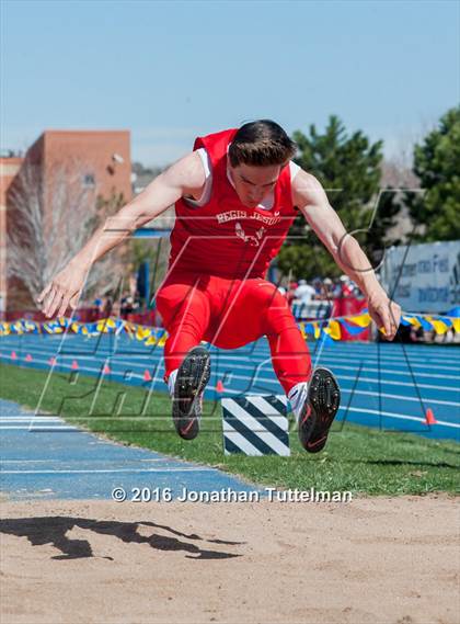 Thumbnail 1 in 2016 Mullen Runners Roost Invitational photogallery.