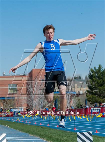 Thumbnail 1 in 2016 Mullen Runners Roost Invitational photogallery.