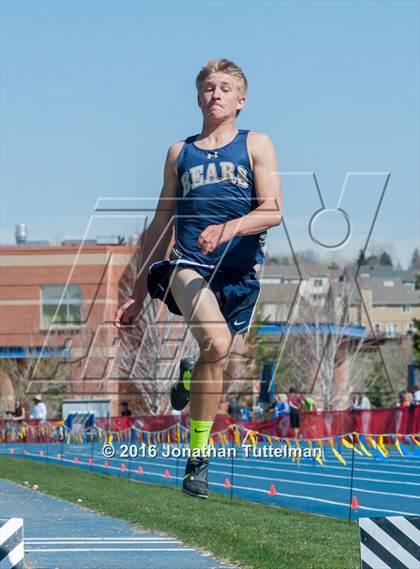 Thumbnail 3 in 2016 Mullen Runners Roost Invitational photogallery.