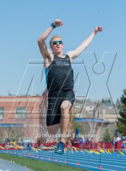 Thumbnail 2 in 2016 Mullen Runners Roost Invitational photogallery.