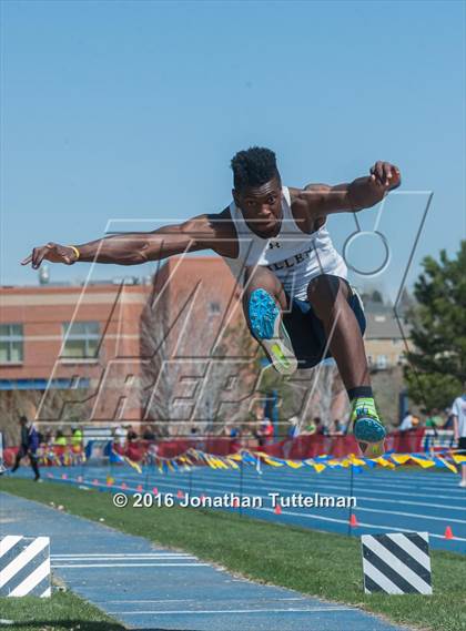 Thumbnail 3 in 2016 Mullen Runners Roost Invitational photogallery.