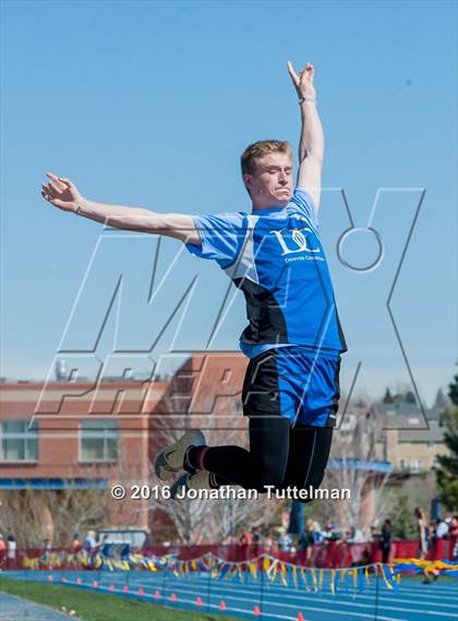 Thumbnail 1 in 2016 Mullen Runners Roost Invitational photogallery.