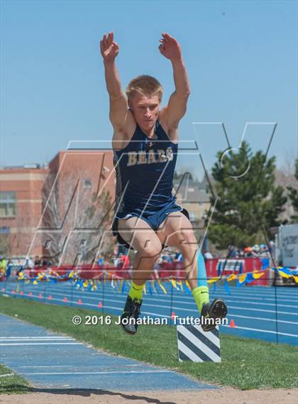 Thumbnail 2 in 2016 Mullen Runners Roost Invitational photogallery.