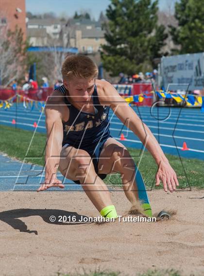 Thumbnail 1 in 2016 Mullen Runners Roost Invitational photogallery.