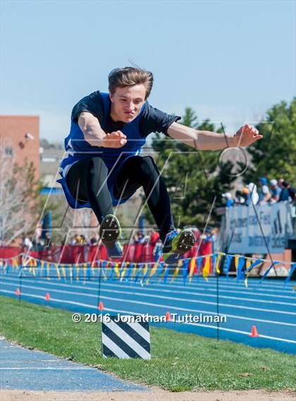 Thumbnail 1 in 2016 Mullen Runners Roost Invitational photogallery.