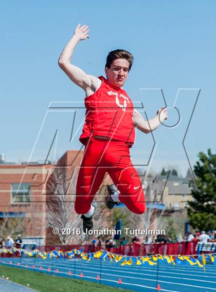 Thumbnail 1 in 2016 Mullen Runners Roost Invitational photogallery.