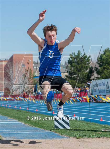 Thumbnail 1 in 2016 Mullen Runners Roost Invitational photogallery.