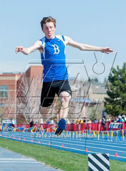 Thumbnail 3 in 2016 Mullen Runners Roost Invitational photogallery.