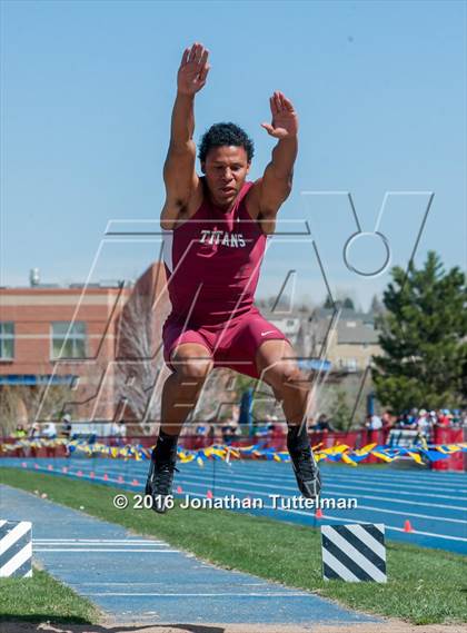 Thumbnail 2 in 2016 Mullen Runners Roost Invitational photogallery.