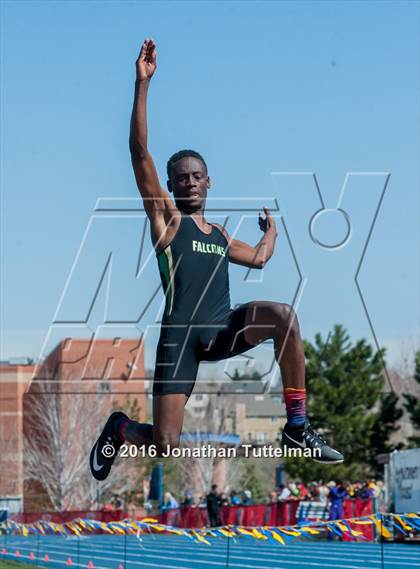 Thumbnail 1 in 2016 Mullen Runners Roost Invitational photogallery.