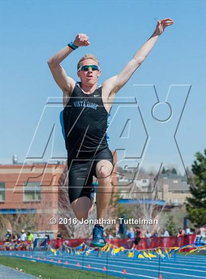 Thumbnail 1 in 2016 Mullen Runners Roost Invitational photogallery.