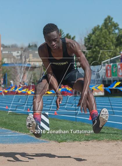Thumbnail 1 in 2016 Mullen Runners Roost Invitational photogallery.